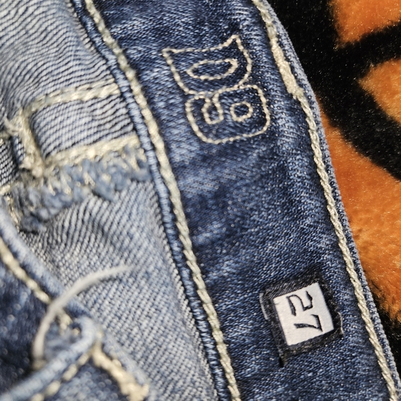 Gifted FREE with Purchase ⭐️ D-9 Joplin Distressed Flare Jeans 27 - Picture 15 of 16